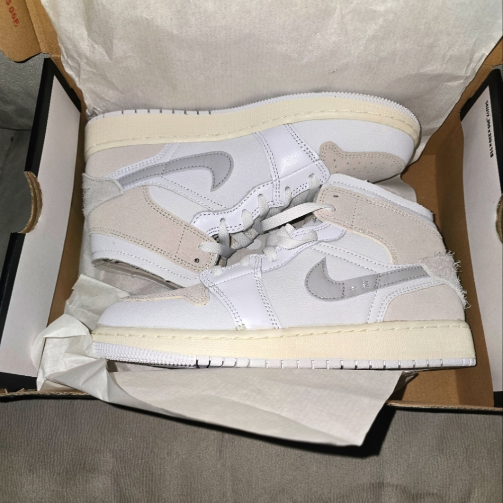 Jordan 1  mid SE Craft